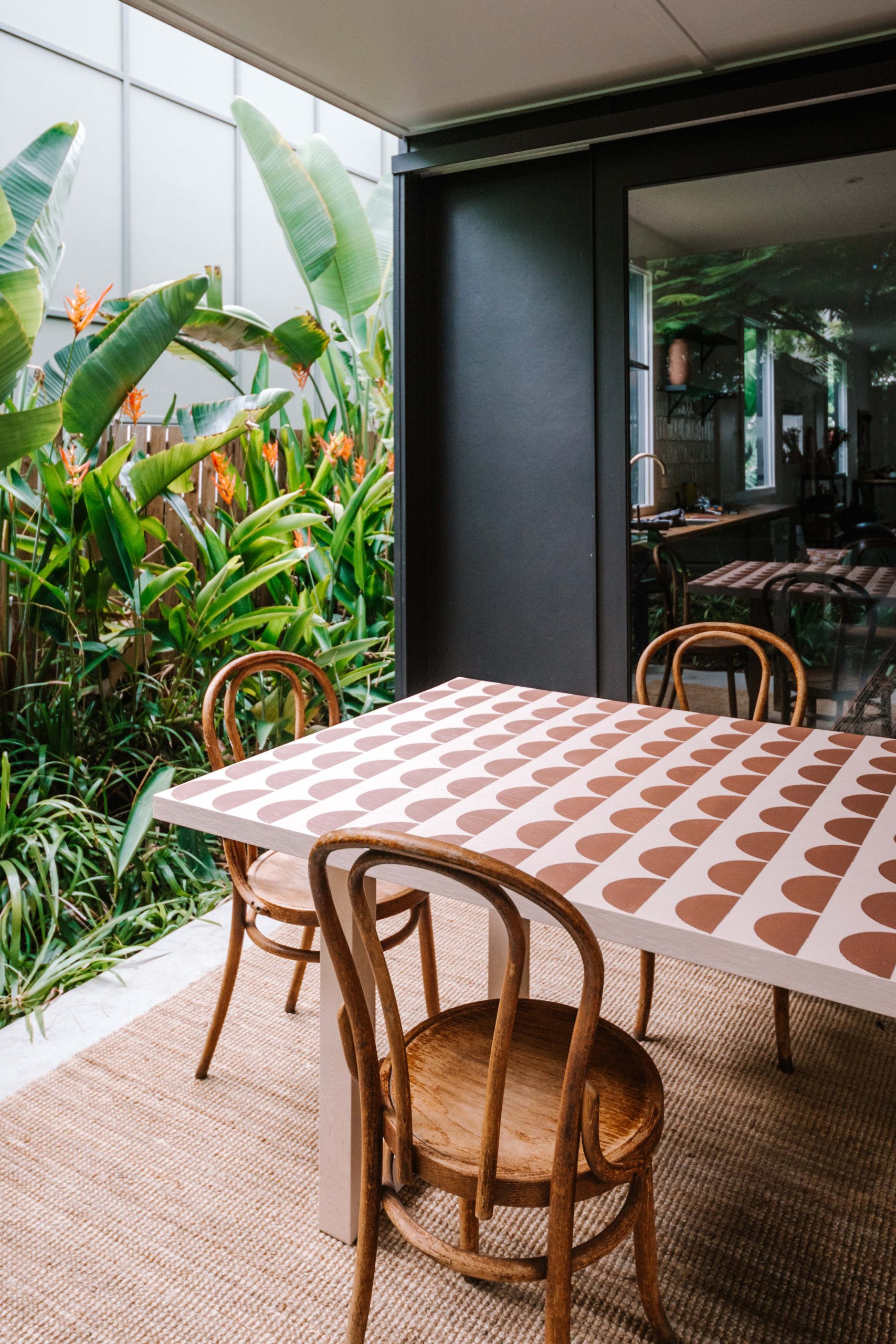 How To Stencil Paint An Outdoor Table